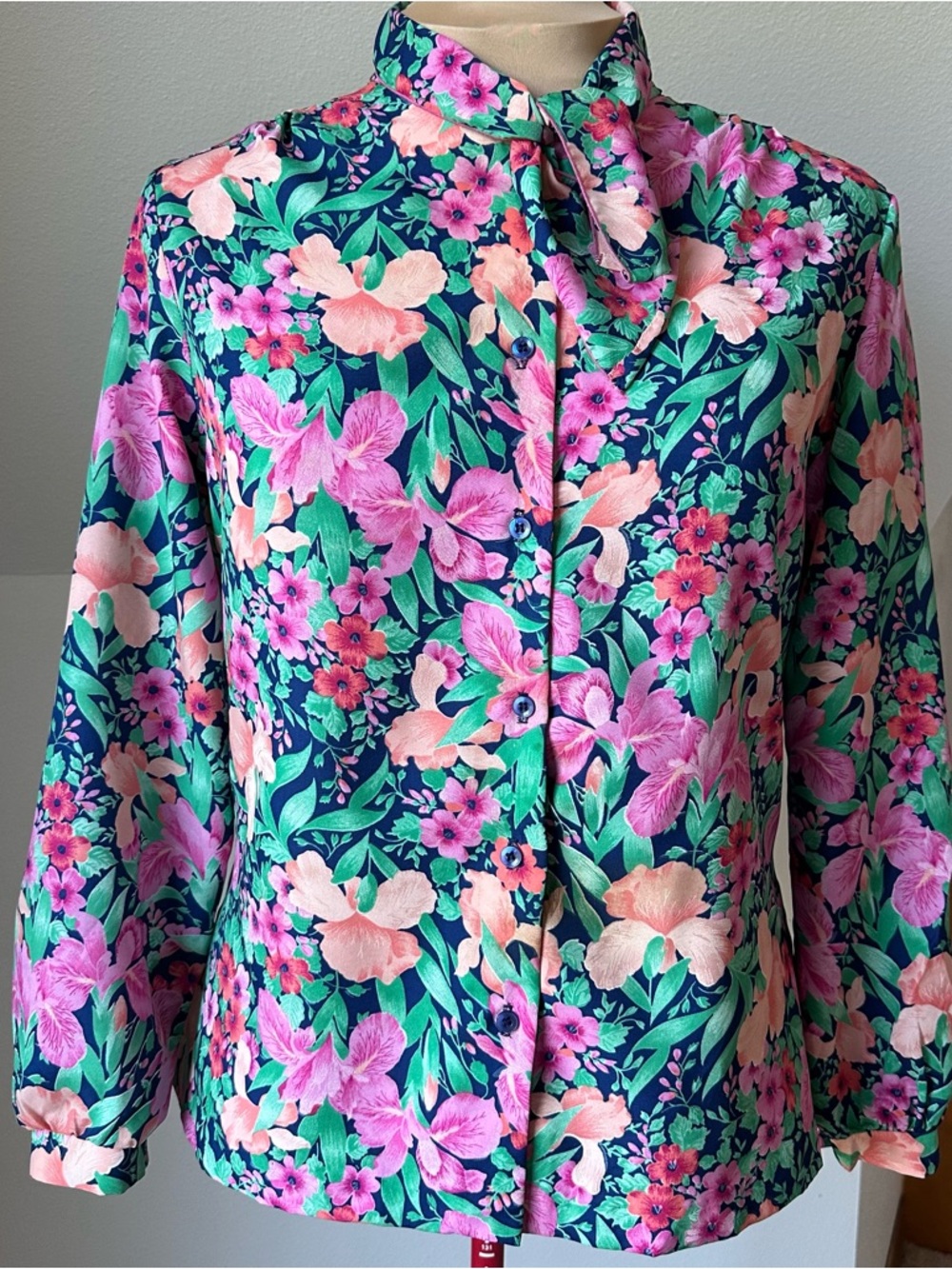 Nordstrom True Vintage 1970s Secretary Blouse Womens M USA ILGWU Silk Feel